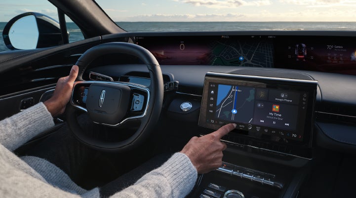 The driver of a 2024 Lincoln Nautilus® SUV interacts with the new Lincoln Digital Experience. | Joe Cooper Lincoln of Edmond in Oklahoma City OK