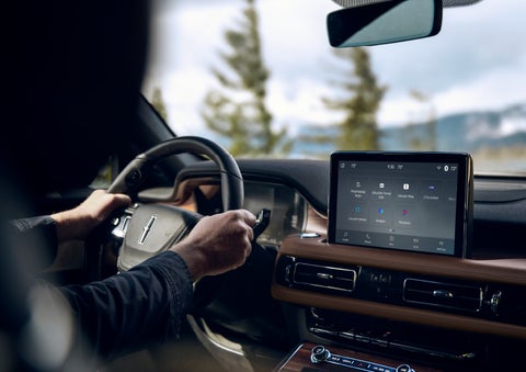 The center touch screen in a 2024 Lincoln Aviator® SUV is shown | Joe Cooper Lincoln of Edmond in Oklahoma City OK