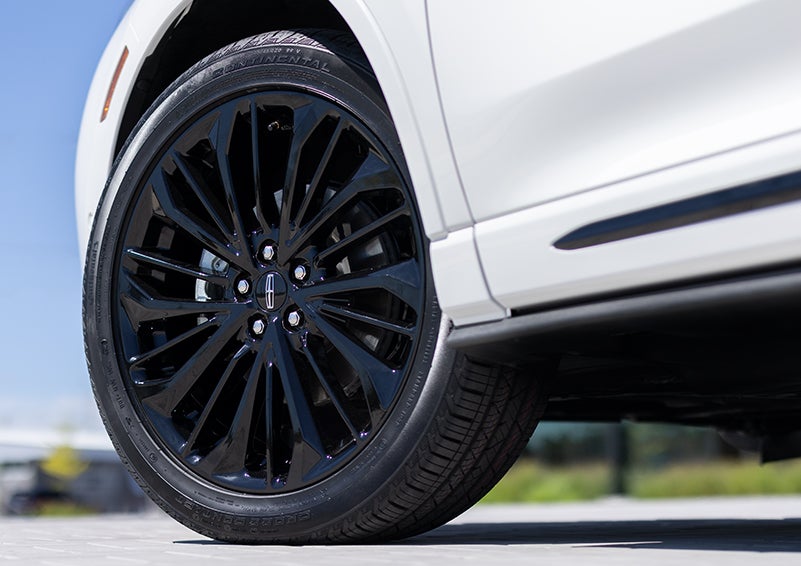 The stylish blacked-out 20-inch wheels from the available Jet Appearance Package are shown. | Joe Cooper Lincoln of Edmond in Oklahoma City OK